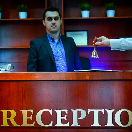 Hotel Reina بوخارست المظهر الخارجي الصورة