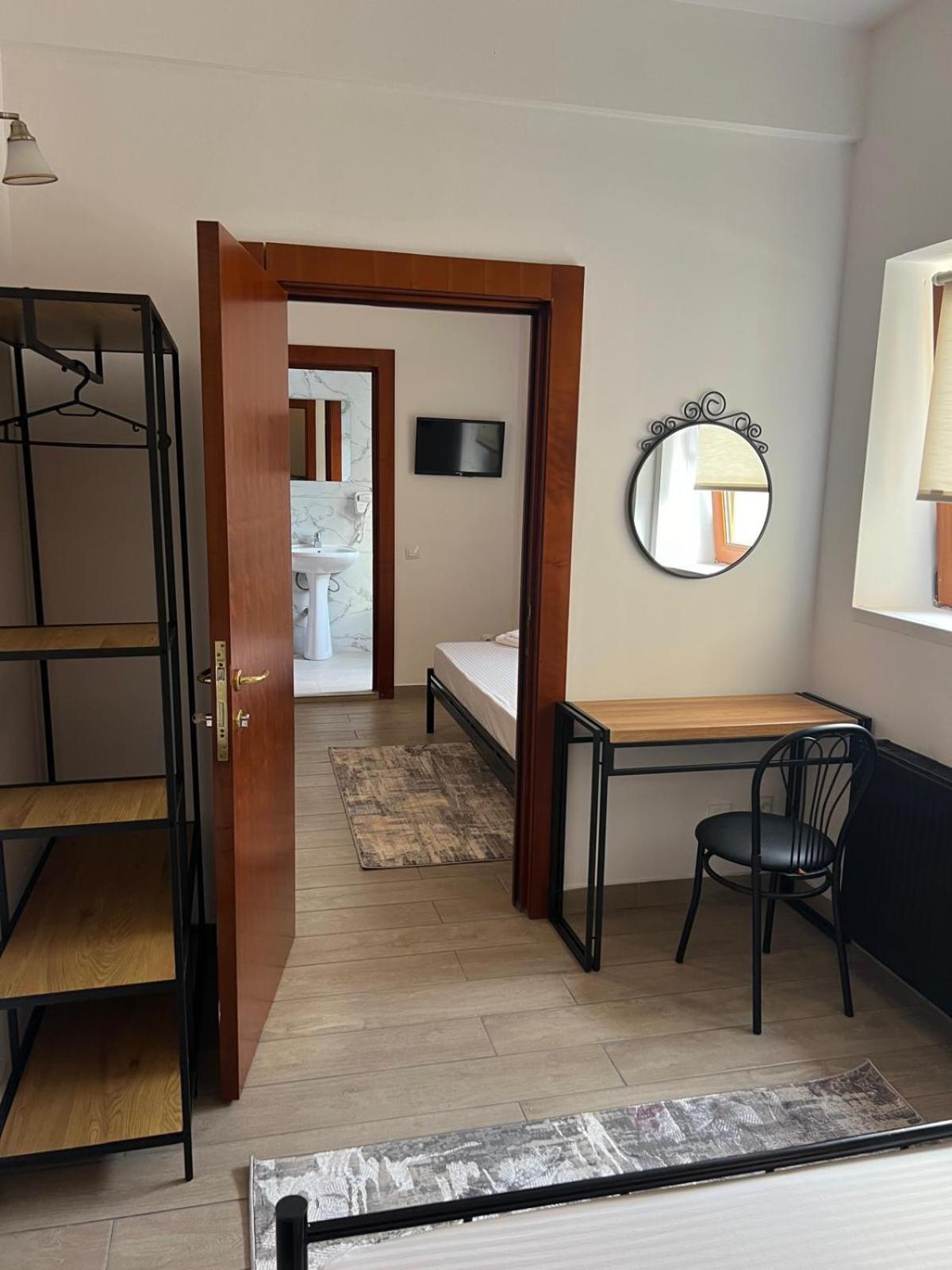 Hotel Reina بوخارست المظهر الخارجي الصورة