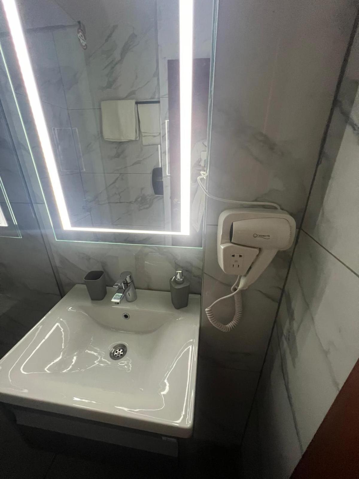 Hotel Reina بوخارست المظهر الخارجي الصورة