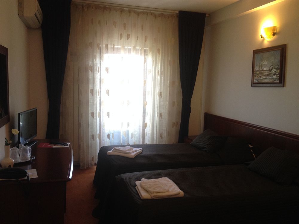 Hotel Reina بوخارست المظهر الخارجي الصورة