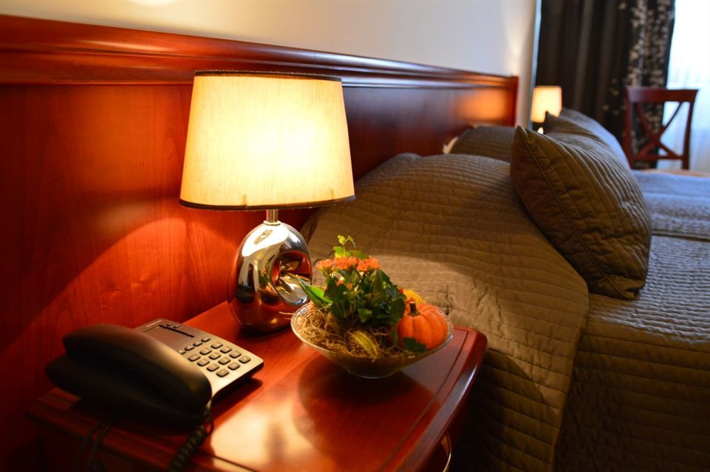 Hotel Reina بوخارست المظهر الخارجي الصورة