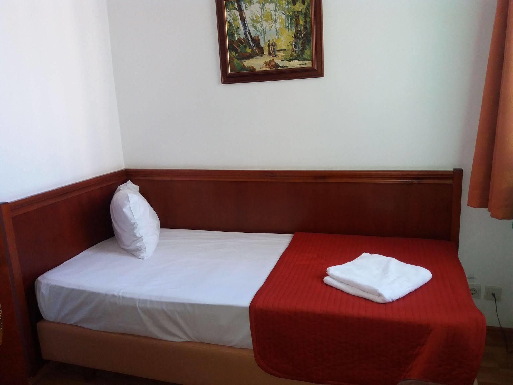 Hotel Reina بوخارست المظهر الخارجي الصورة