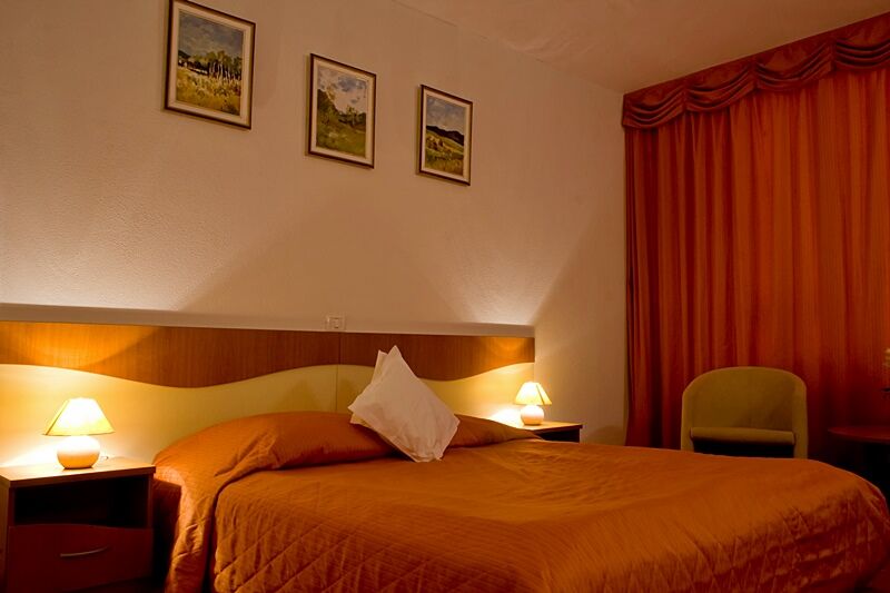 Hotel Reina بوخارست المظهر الخارجي الصورة